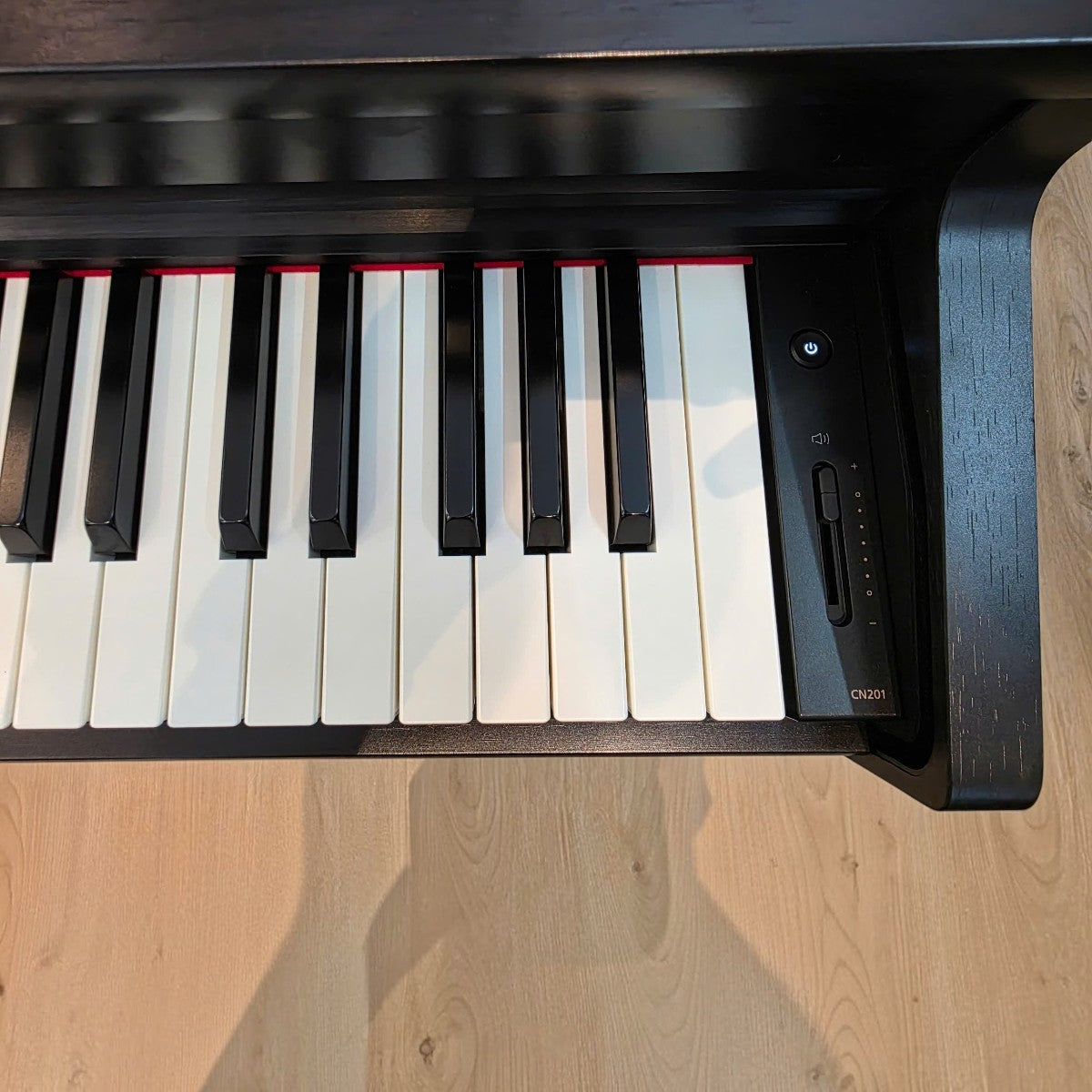 Đàn piano điện Kawai CN201 qua sử dụng tại TÂN NHẠC CỤ với bàn phím búa Responsive Hammer III màu đen sang trọng
