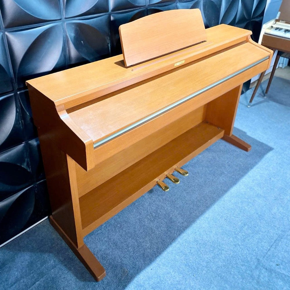 Đàn piano điện Kawai CN21 dáng tủ màu gỗ tự nhiên tại Tân Nhạc Cụ với thiết kế 88 phím búa và 3 pedal vàng