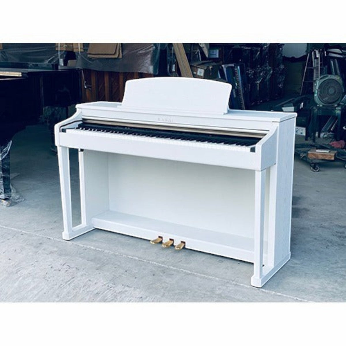 Đàn piano điện Kawai CN33 màu trắng sang trọng tại TÂN NHẠC CỤ, thiết kế dáng tủ hiện đại với bàn phím búa cao cấp.
