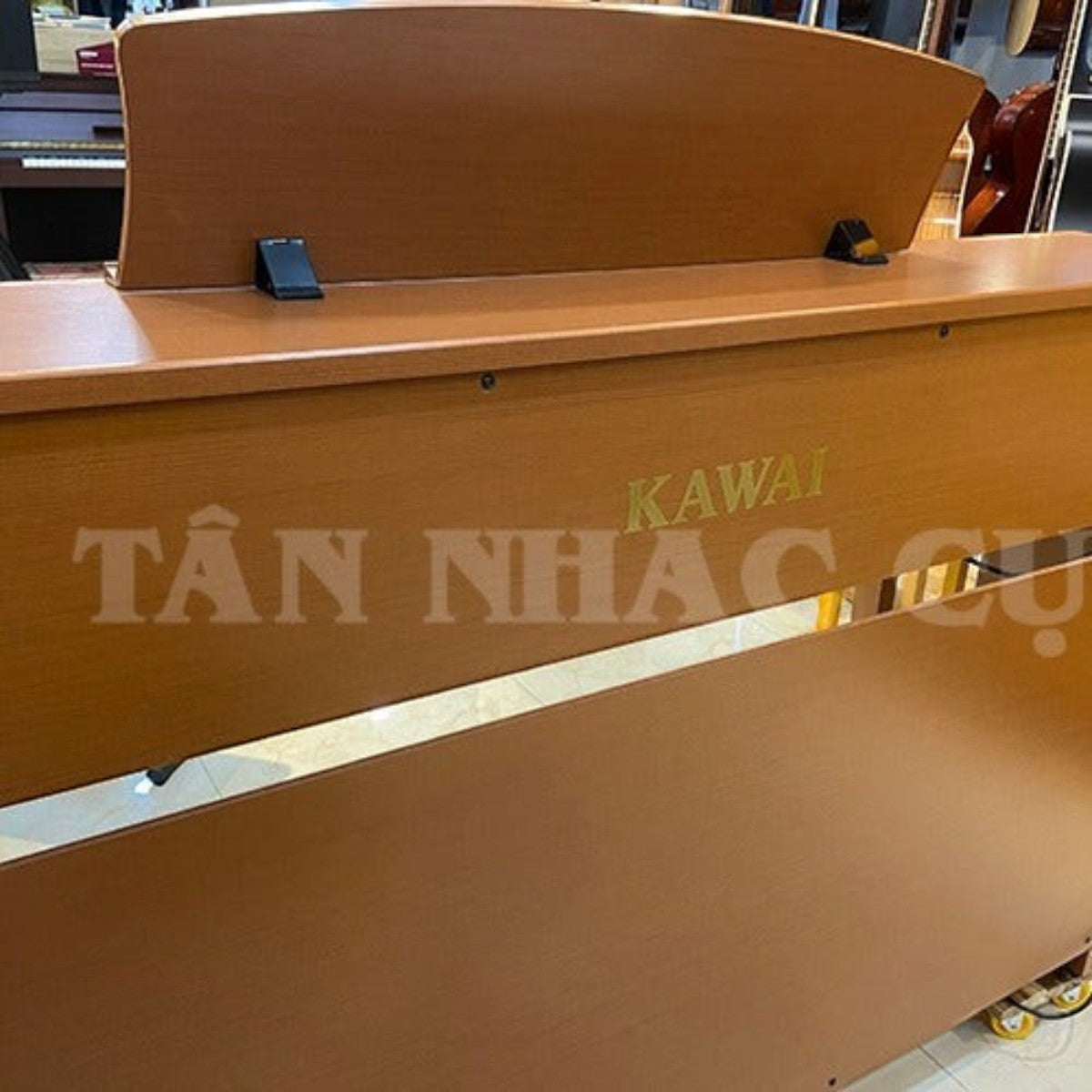 Đàn piano điện Kawai CN33 màu gỗ sang trọng tại TÂN NHẠC CỤ, thiết kế dáng tủ hiện đại và chắc chắn.