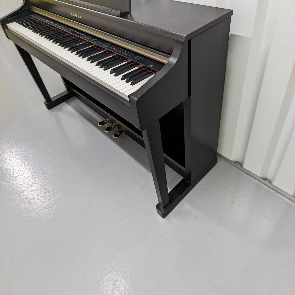 Đàn piano điện Kawai CN33 dáng tủ màu nâu gỗ sang trọng, bàn phím Responsive Hammer tại TÂN NHẠC CỤ