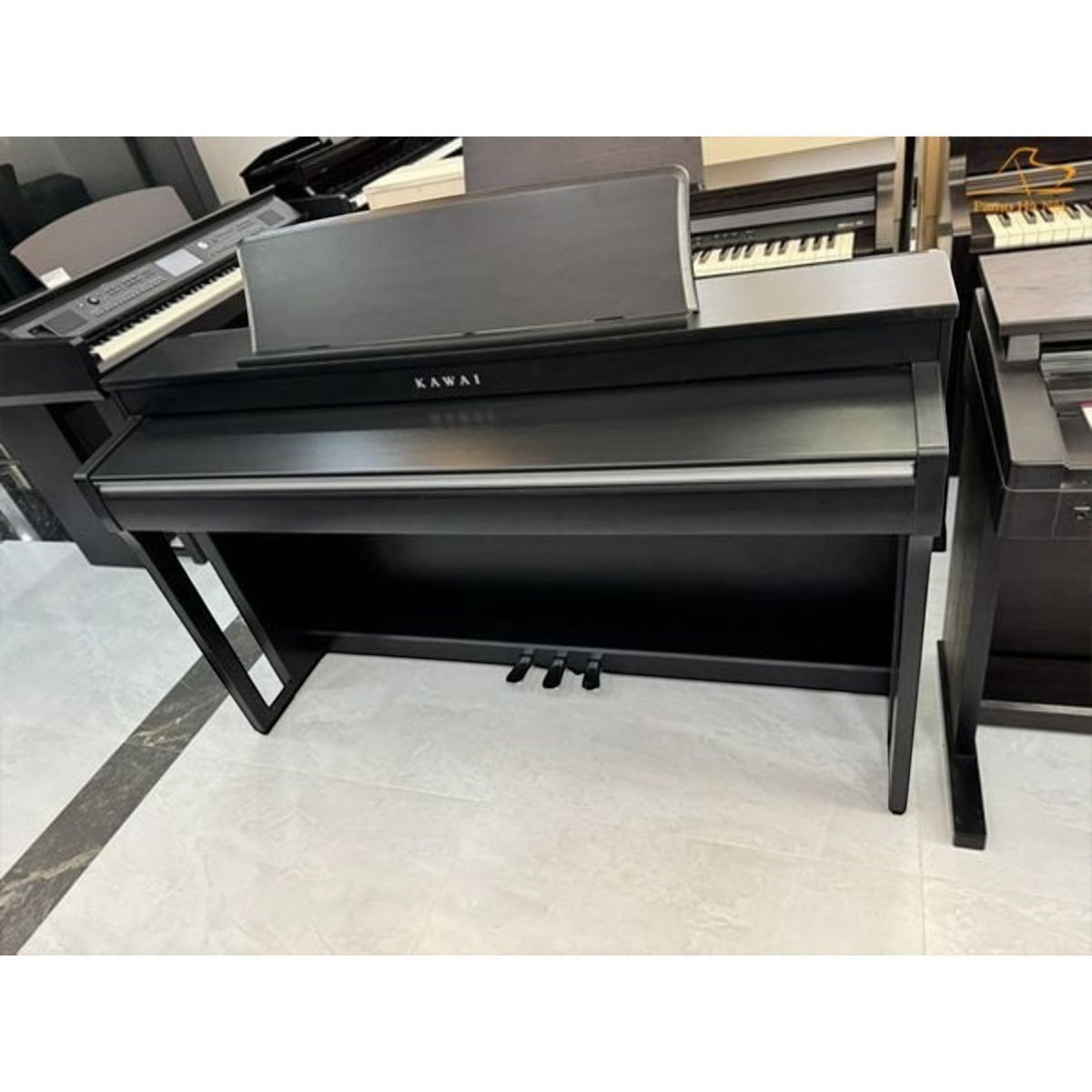 Đàn piano điện Kawai CN370GP màu đen thiết kế dáng grand thu nhỏ sang trọng tại cửa hàng TÂN NHẠC CỤ