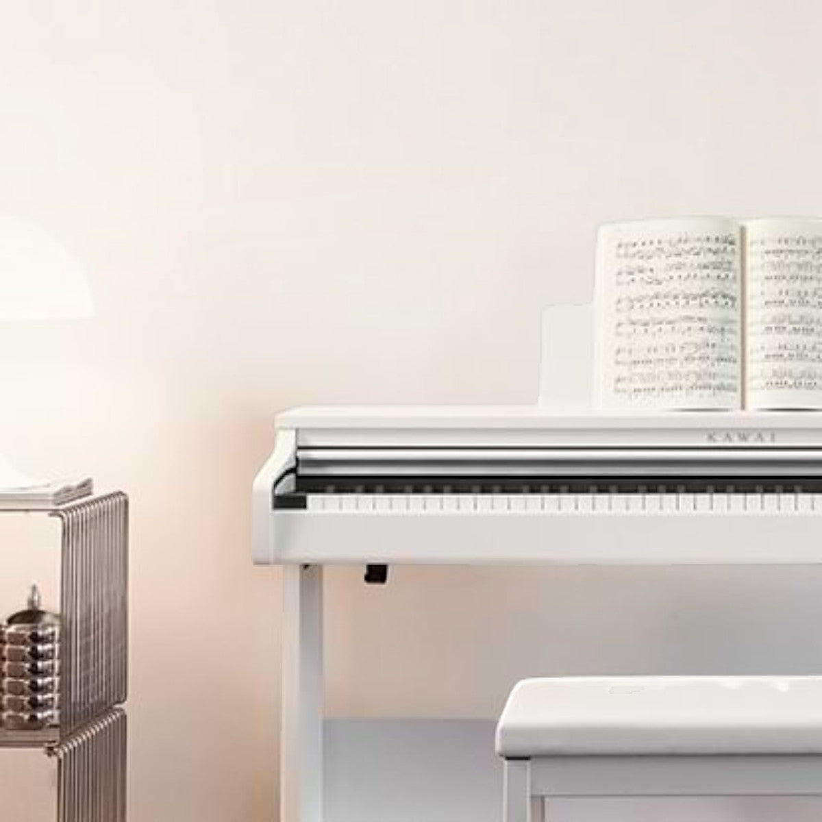 Đàn piano điện Kawai CX102 màu trắng trang nhã với thiết kế dáng tủ gọn gàng tại Tân Nhạc Cụ