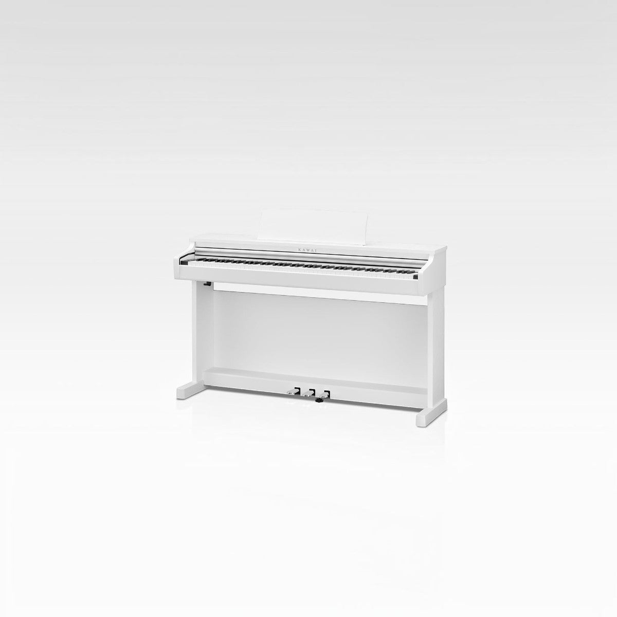 Đàn piano điện Kawai CX202 màu trắng satin dáng tủ tại Tân Nhạc Cụ với thiết kế gọn gàng và hệ 3 pedal gắn liền.