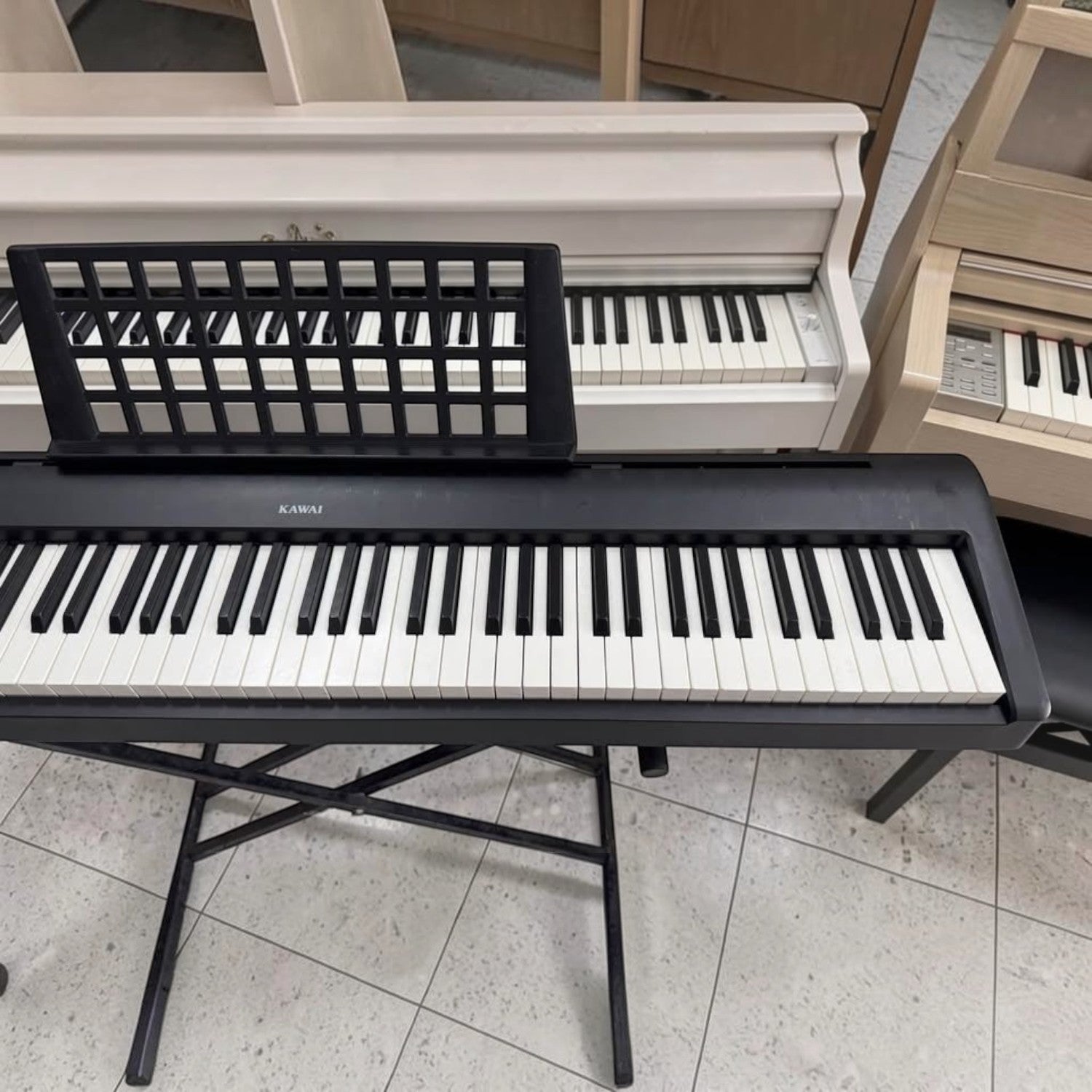 Đàn piano điện Kawai ES110 màu đen thiết kế di động gọn nhẹ tại showroom TÂN NHẠC CỤ