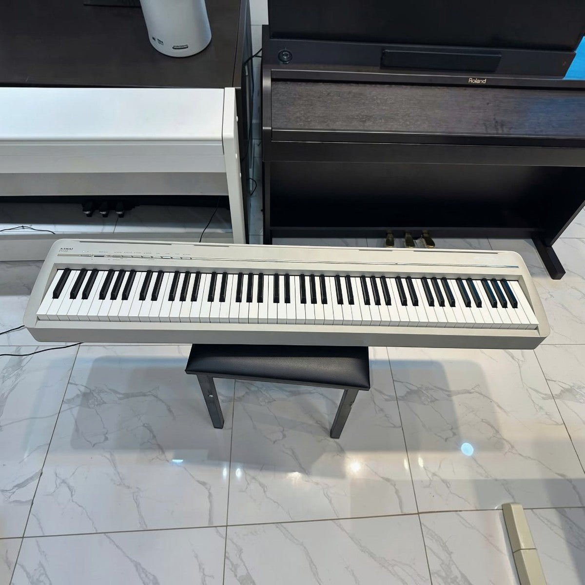 Đàn piano điện TÂN NHẠC CỤ Kawai ES120 màu xám nhạt thiết kế gọn nhẹ 88 phím búa phân cấp đặt trên ghế
