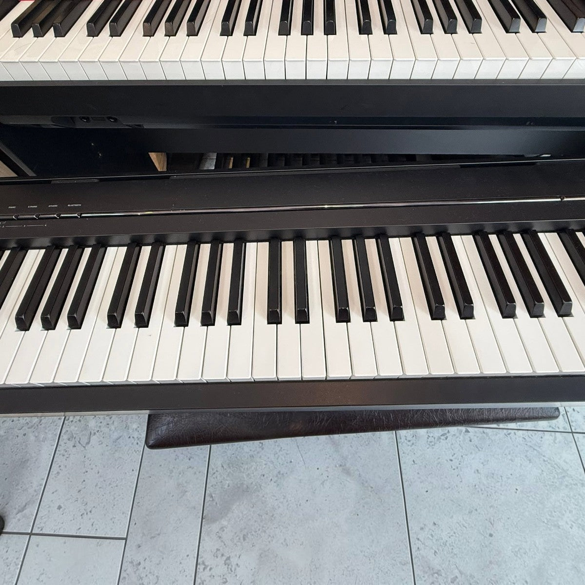 Đàn piano điện Kawai ES120 màu đen tại Tân Nhạc Cụ với bàn phím 88 phím búa Responsive Hammer Compact