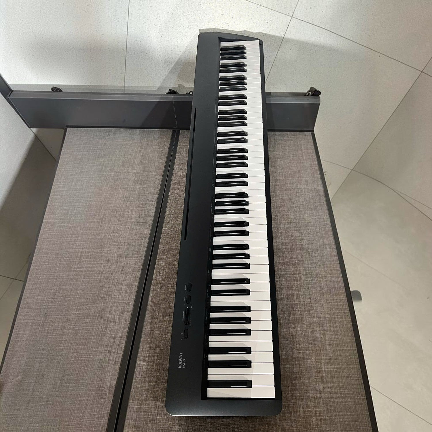 Đàn piano điện Kawai ES60 màu đen 88 phím búa tại TÂN NHẠC CỤ, góc nhìn từ trên xuống