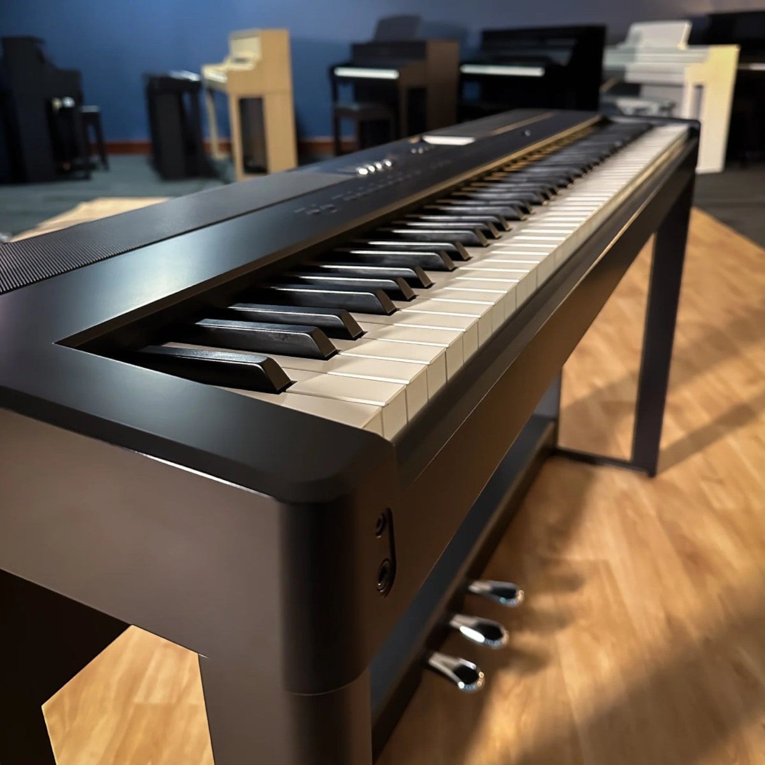 Đàn piano điện Kawai ES920 màu đen tại cửa hàng TÂN NHẠC CỤ với thiết kế 88 phím búa cao cấp
