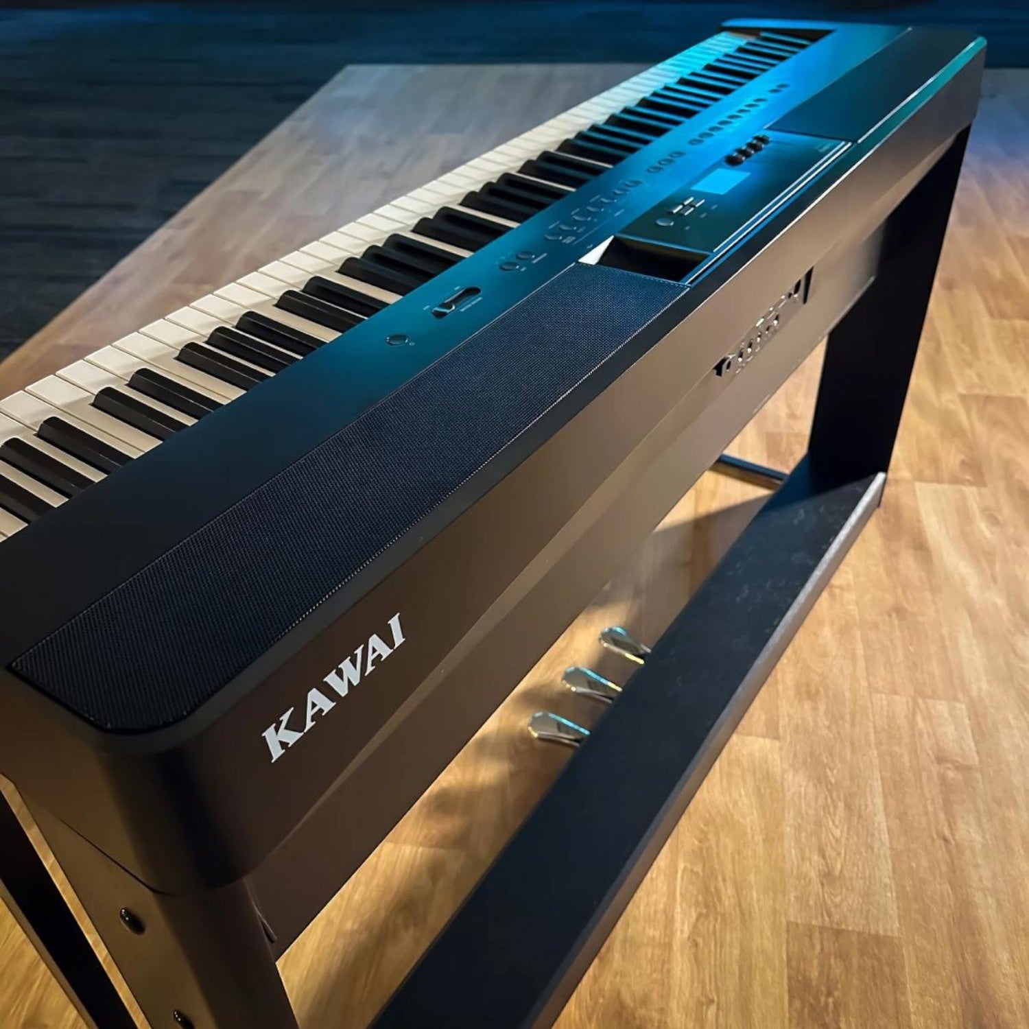Đàn piano điện TÂN NHẠC CỤ Kawai ES920 màu đen với bàn phím 88 phím búa cao cấp và thiết kế di động hiện đại