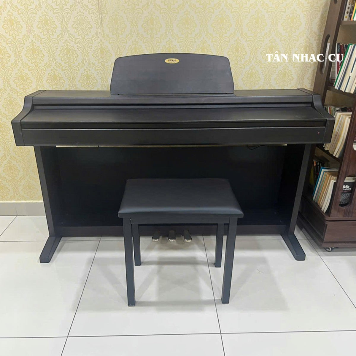 Đàn piano điện Kawai PN2 màu đen sang trọng tại showroom TÂN NHẠC CỤ, thiết kế chắc chắn với ghế ngồi đồng bộ