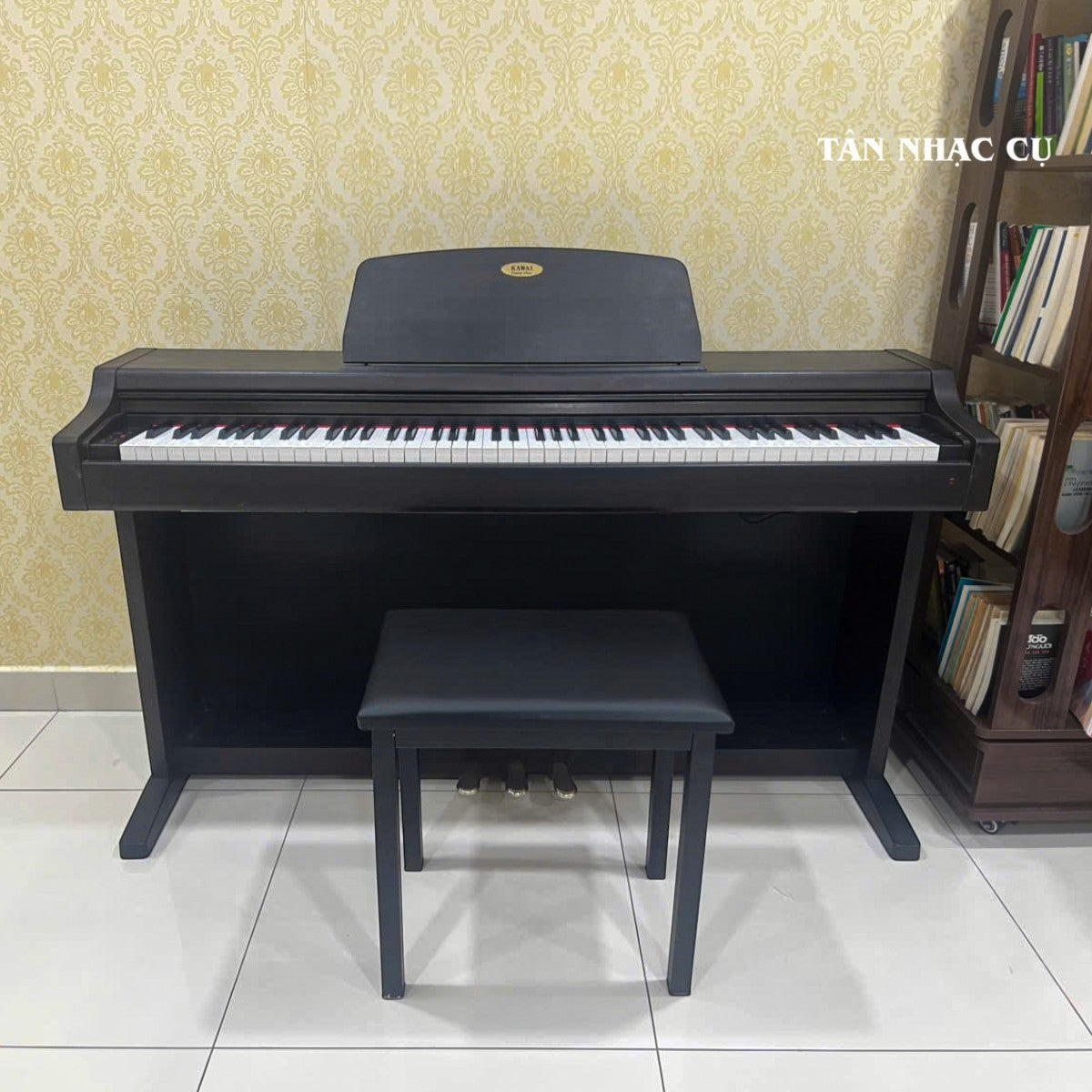 Đàn piano điện Kawai PN2 màu đen sang trọng tại TÂN NHẠC CỤ, thiết kế chắc chắn với 88 phím và ghế ngồi đi kèm
