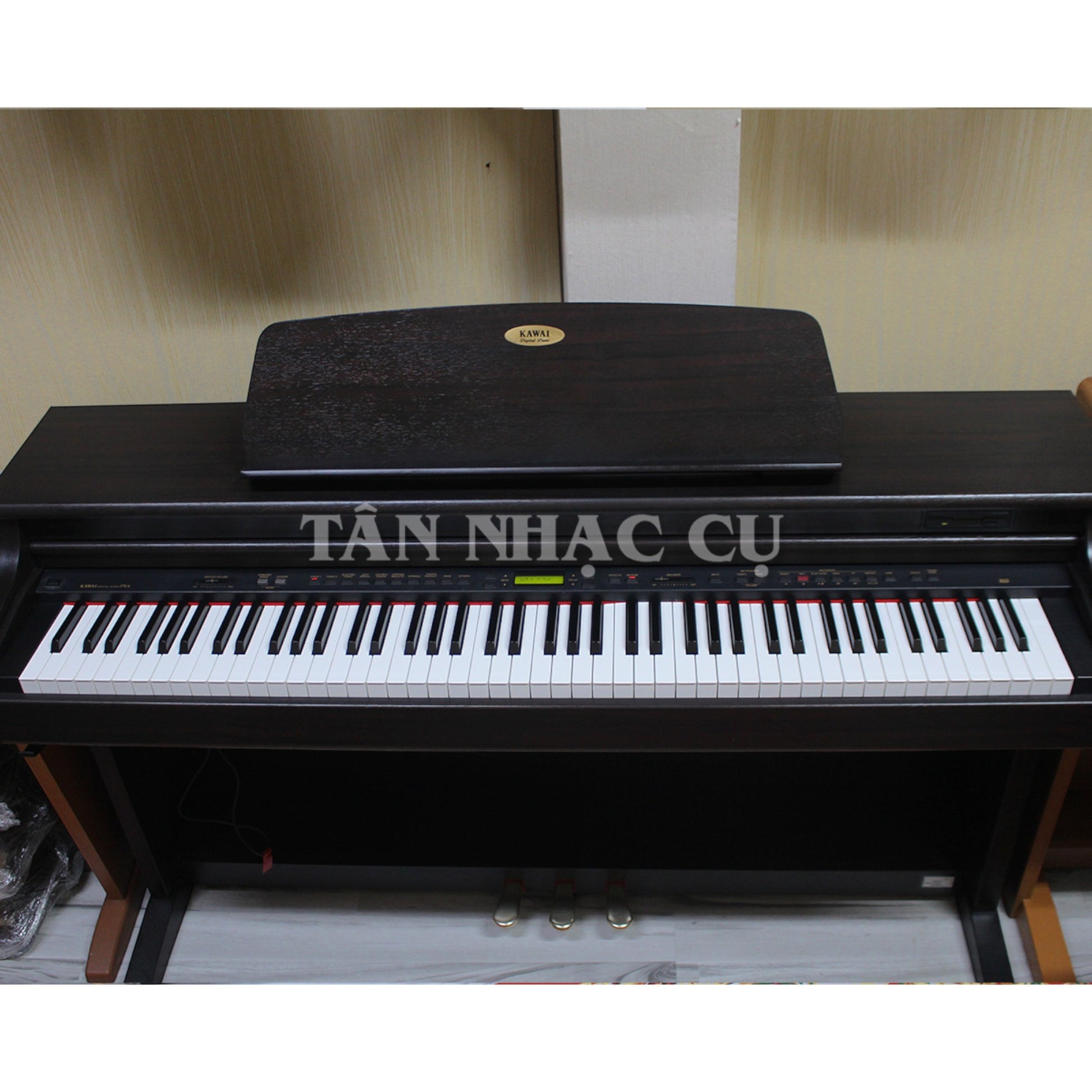 Đàn piano điện Kawai PN4 dáng tủ màu nâu gỗ sang trọng tại TÂN NHẠC CỤ, thiết kế 88 phím nặng cho người mới học.