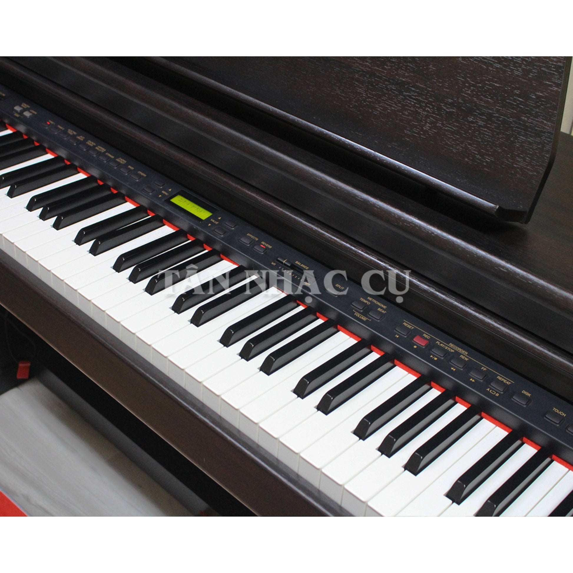 Đàn piano điện Kawai PN4 dáng tủ màu nâu gỗ tại TÂN NHẠC CỤ với bàn phím 88 phím nặng tiêu chuẩn
