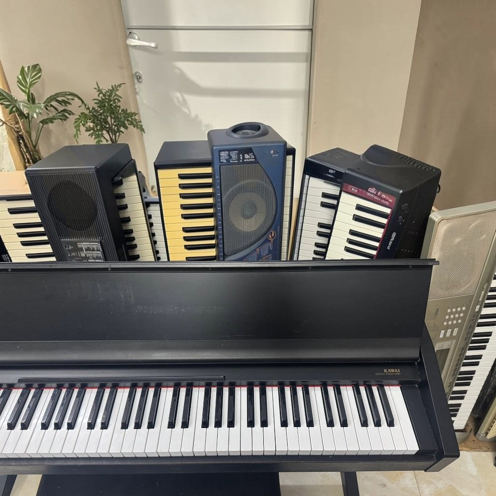 Đàn piano điện Kawai PN80 màu đen tại cửa hàng TÂN NHẠC CỤ, thiết kế 88 phím búa chắc chắn cho người mới học.
