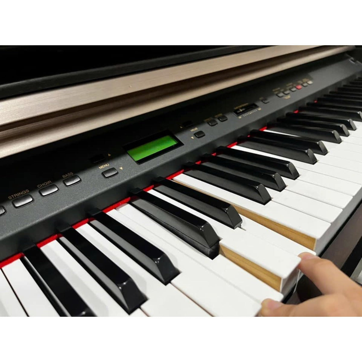 Bàn phím gỗ cao cấp của đàn piano điện Kawai PW1000 tại TÂN NHẠC CỤ với thiết kế sang trọng và cảm giác chơi chân thực