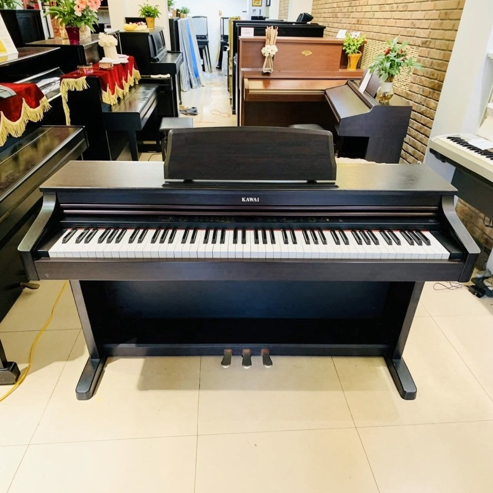 Đàn piano điện Kawai PW820 cũ dáng tủ màu nâu đen với bàn phím gỗ tại showroom TÂN NHẠC CỤ