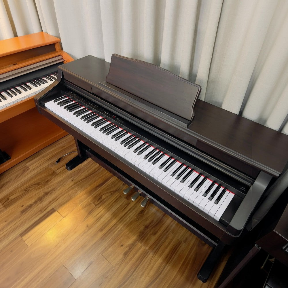 Đàn piano điện Kawai PW-820 cũ màu nâu đen với bàn phím gỗ tại showroom TÂN NHẠC CỤ