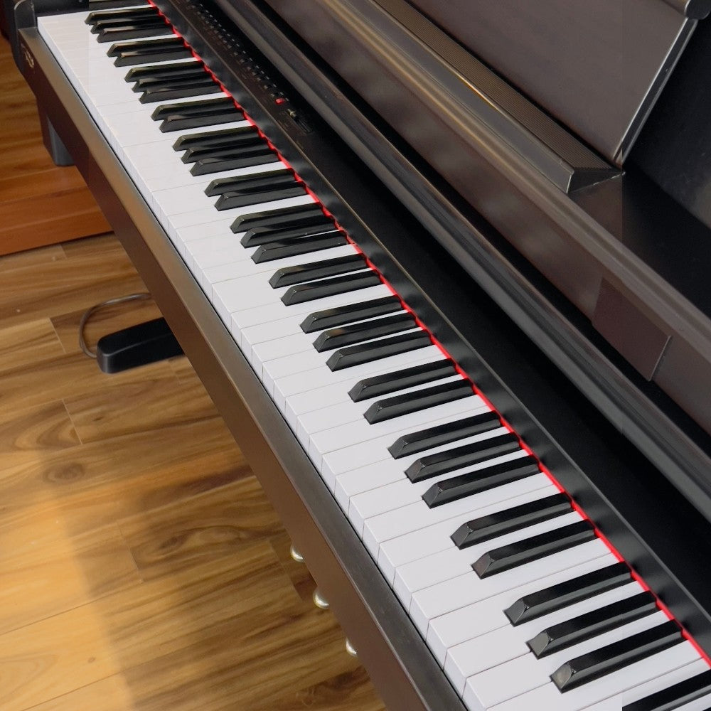 Đàn piano điện Kawai PW820 cũ với bàn phím gỗ tại TÂN NHẠC CỤ, thiết kế dáng tủ màu nâu đen sang trọng