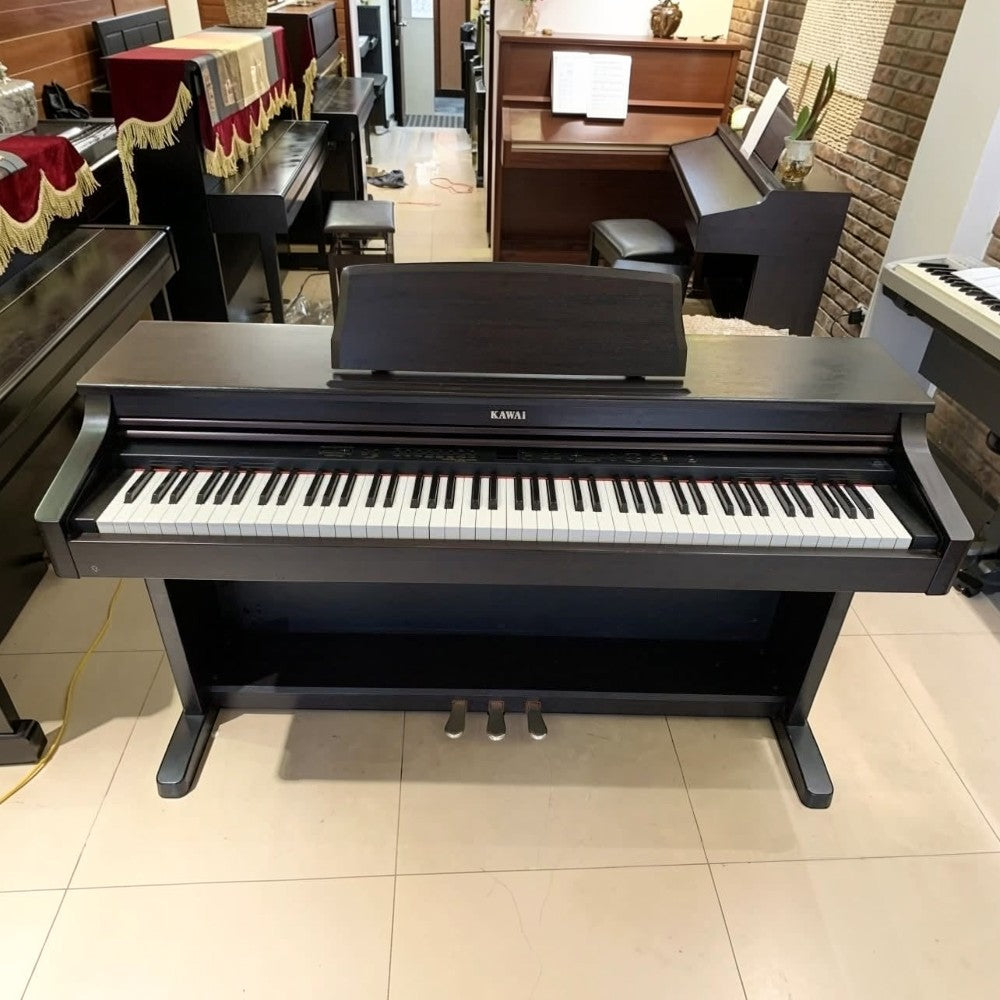 Đàn piano điện Kawai PW-820 cũ màu nâu đen với bàn phím gỗ tại showroom TÂN NHẠC CỤ