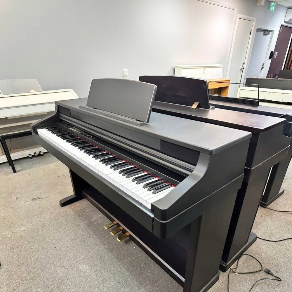 Đàn piano điện Kawai PW820 cũ màu nâu đen với bàn phím gỗ tại showroom TÂN NHẠC CỤ