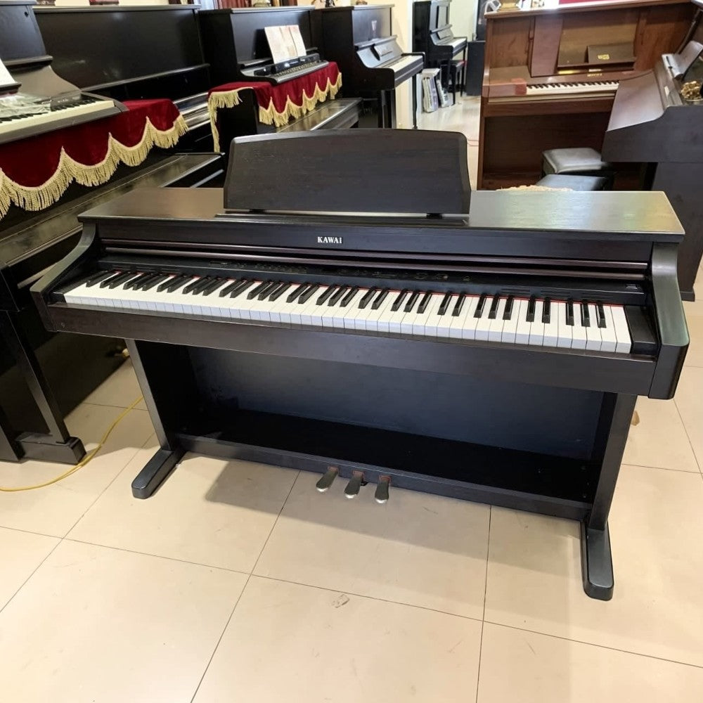 Đàn piano điện Kawai PW-820 cũ màu nâu đen với bàn phím gỗ tại showroom TÂN NHẠC CỤ