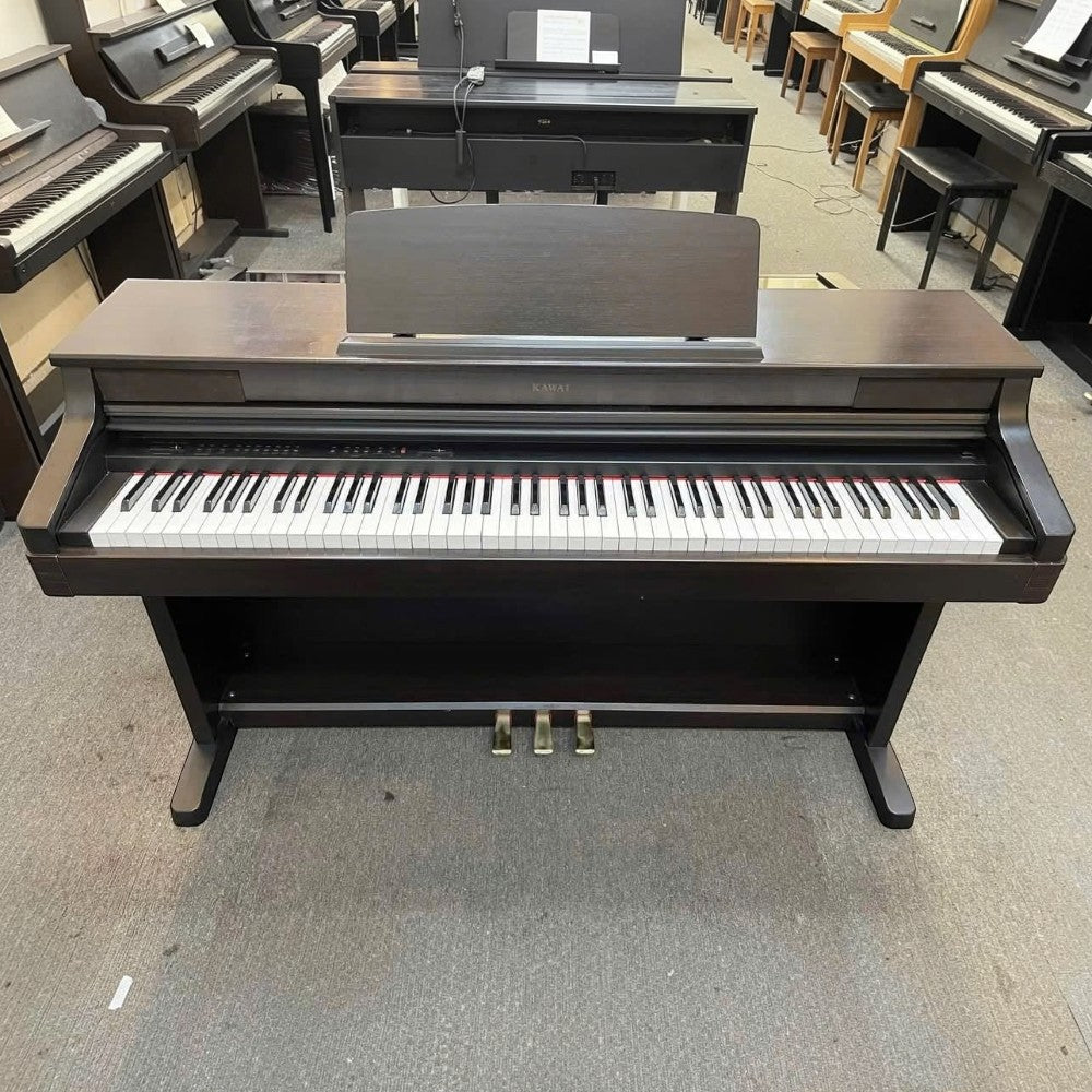 Đàn piano điện Kawai PW820 cũ màu nâu đen với bàn phím gỗ tại showroom TÂN NHẠC CỤ