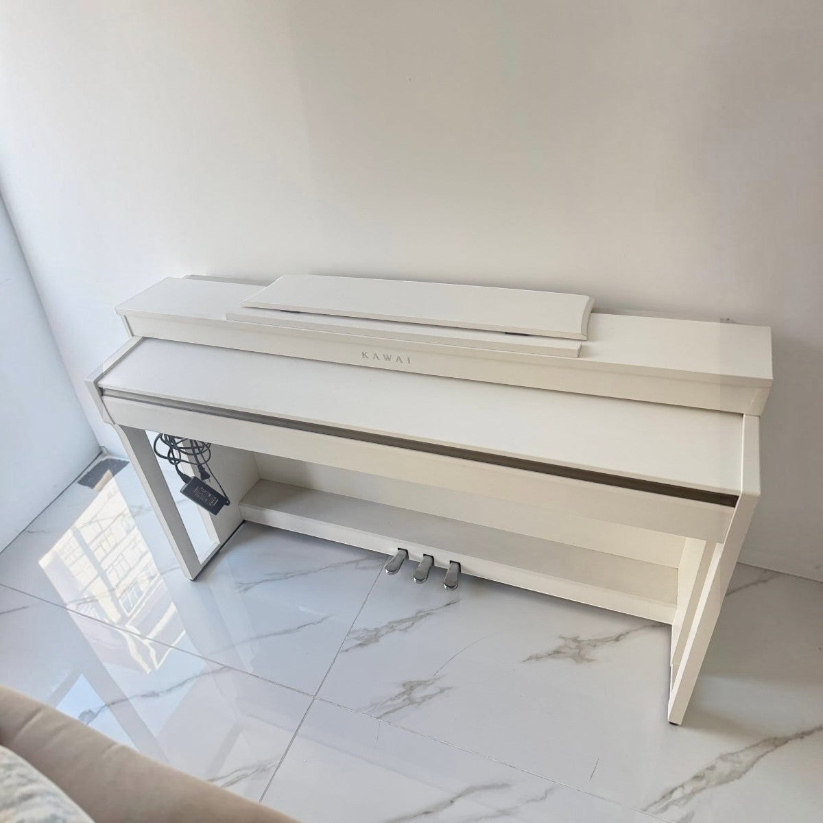Đàn piano điện TÂN NHẠC CỤ Kawai CN370GP màu trắng thiết kế dáng grand thu nhỏ sang trọng