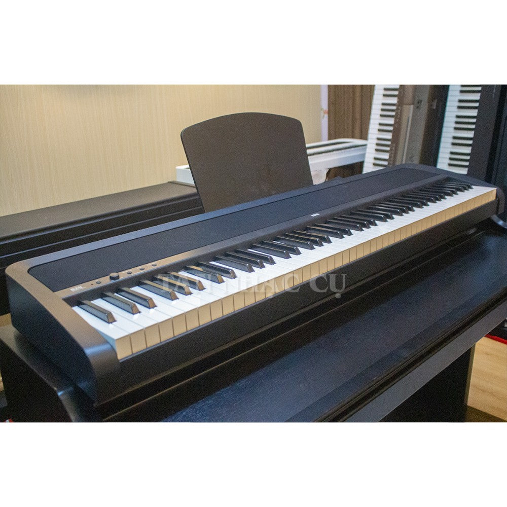 Đàn piano điện Korg B2 màu đen tại TÂN NHẠC CỤ, thiết kế gọn nhẹ với bàn phím búa NH cho người mới bắt đầu.
