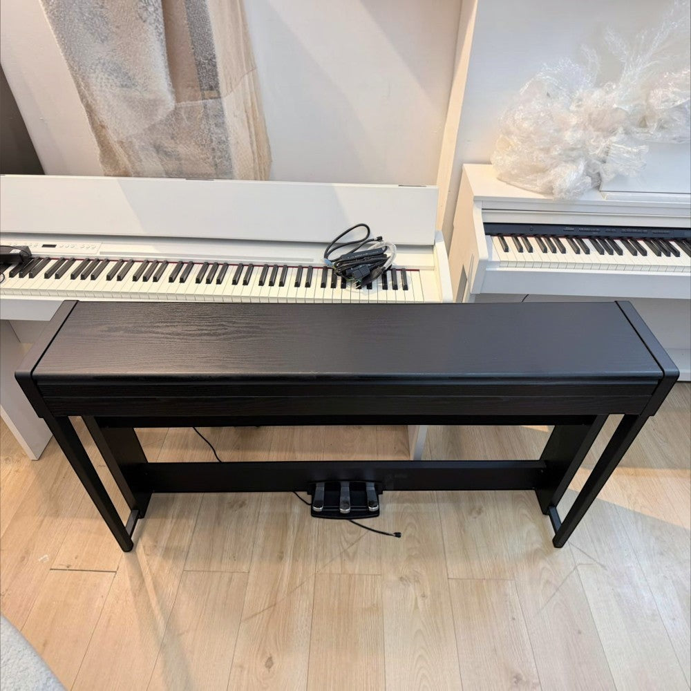 Đàn piano điện Korg C1 Air màu đen tại showroom TÂN NHẠC CỤ, thiết kế dáng tủ thanh mảnh với 88 phím búa RH3 cao cấp