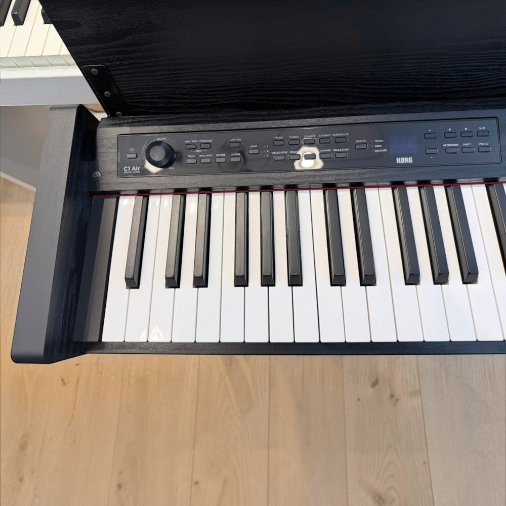 Đàn piano điện Korg C1 Air màu đen với bàn phím RH3 cao cấp tại Tân Nhạc Cụ