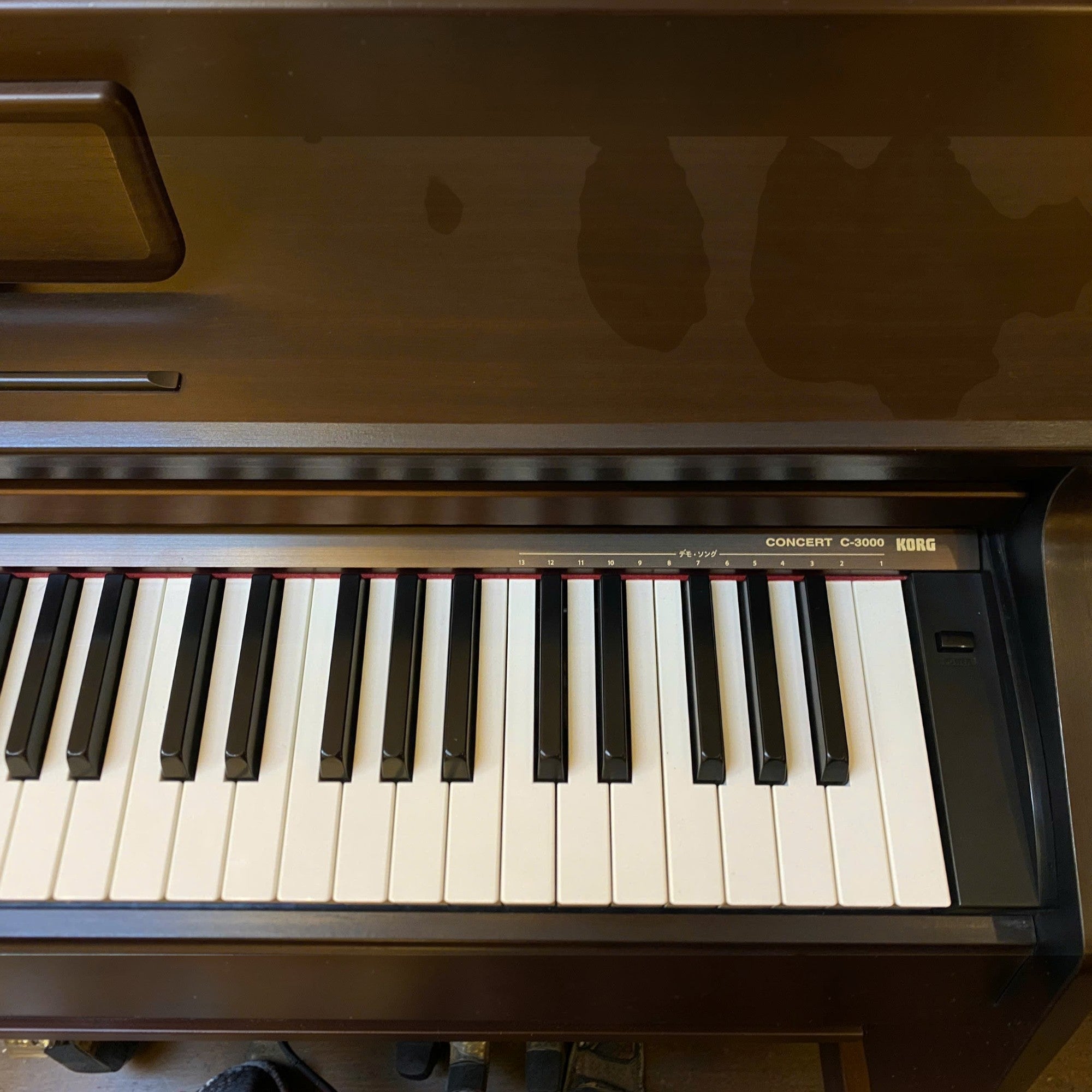 Đàn piano điện Korg C3000 màu gỗ sang trọng với bàn phím 88 phím tại cửa hàng TÂN NHẠC CỤ