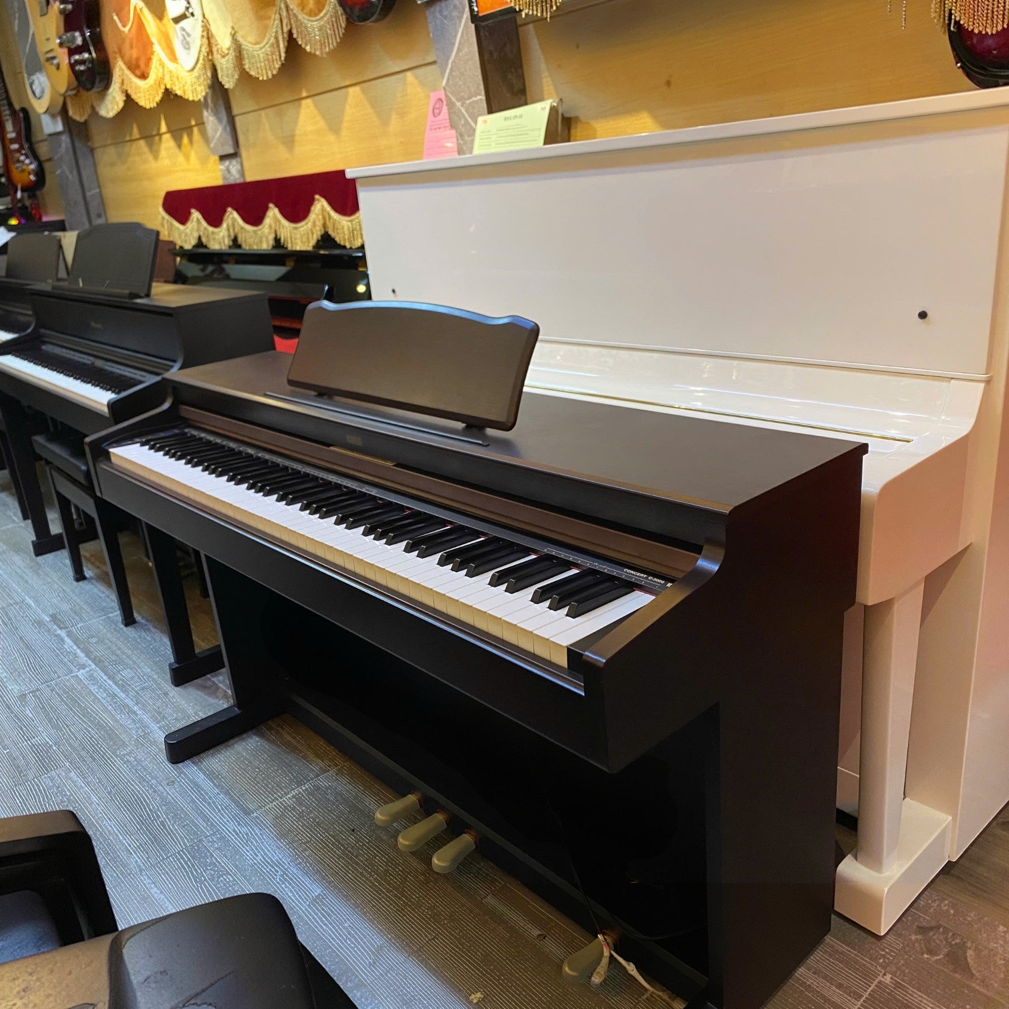 Đàn piano điện Korg C3000 màu đen sang trọng với 88 phím nặng tại cửa hàng TÂN NHẠC CỤ