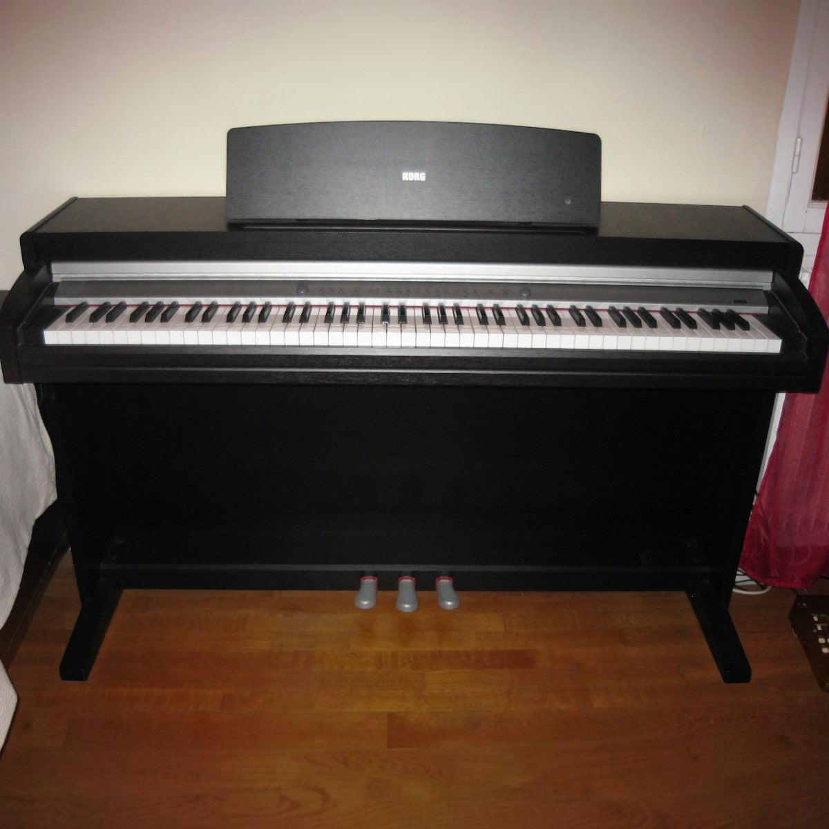 Đàn piano điện Korg C320 màu đen dáng tủ sang trọng tại TÂN NHẠC CỤ với bàn phím RH3 và 3 pedal