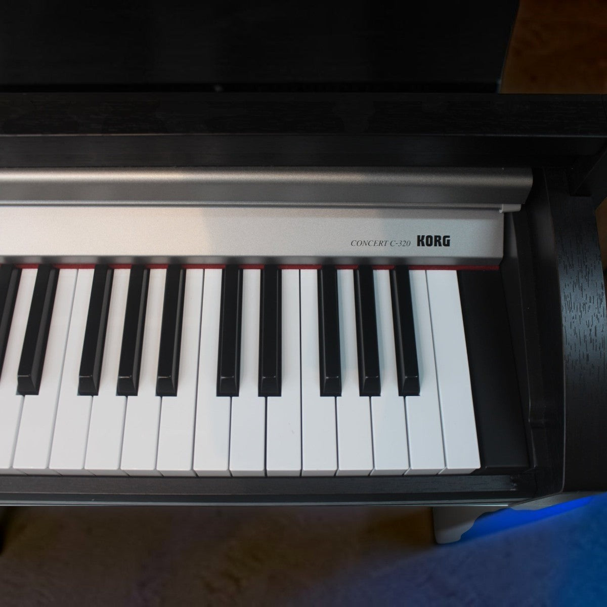 Đàn piano điện Korg C320 màu đen với bàn phím RH3 tại TÂN NHẠC CỤ