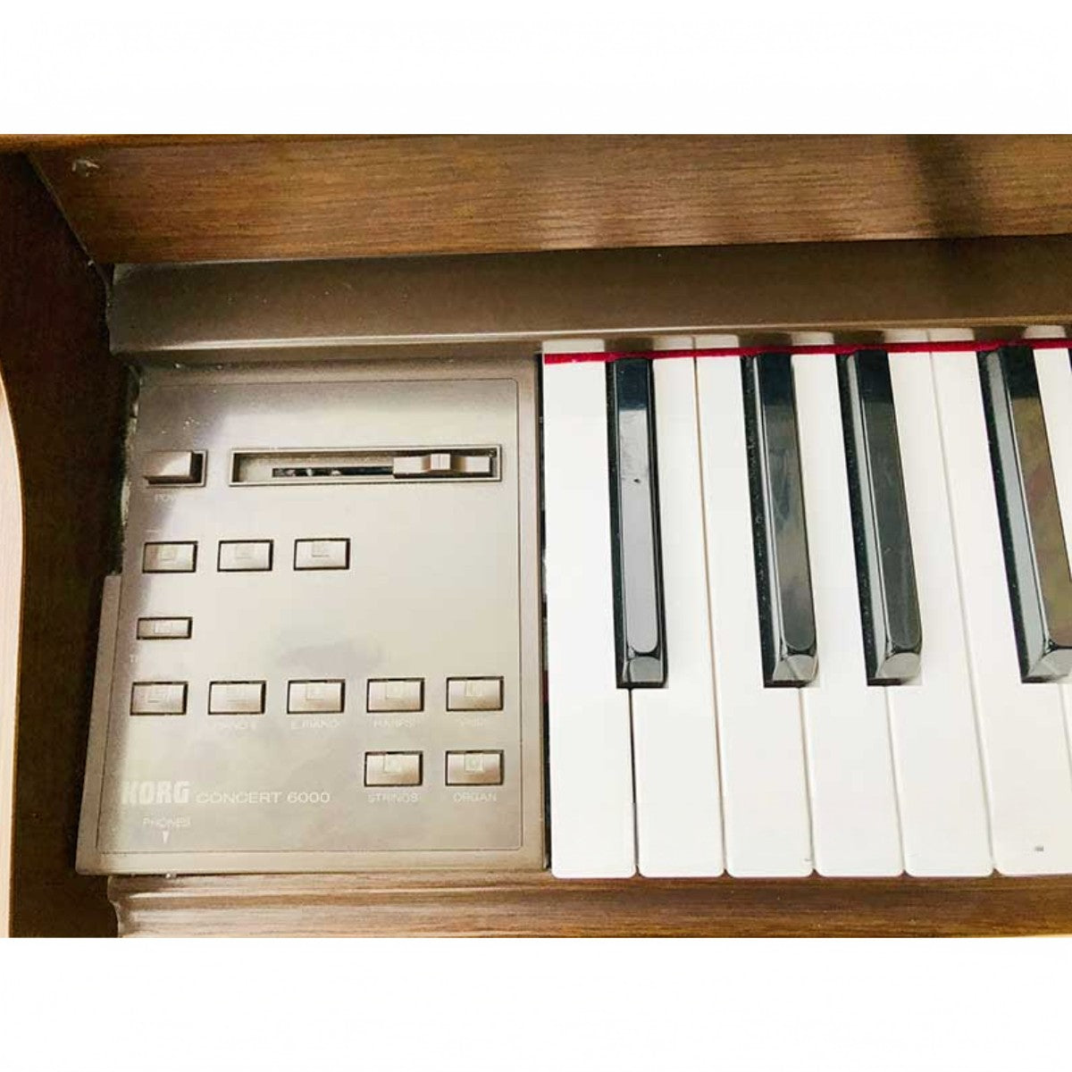 Bảng điều khiển và bàn phím đàn piano điện Korg C6000 dáng tủ màu nâu gỗ tại TÂN NHẠC CỤ