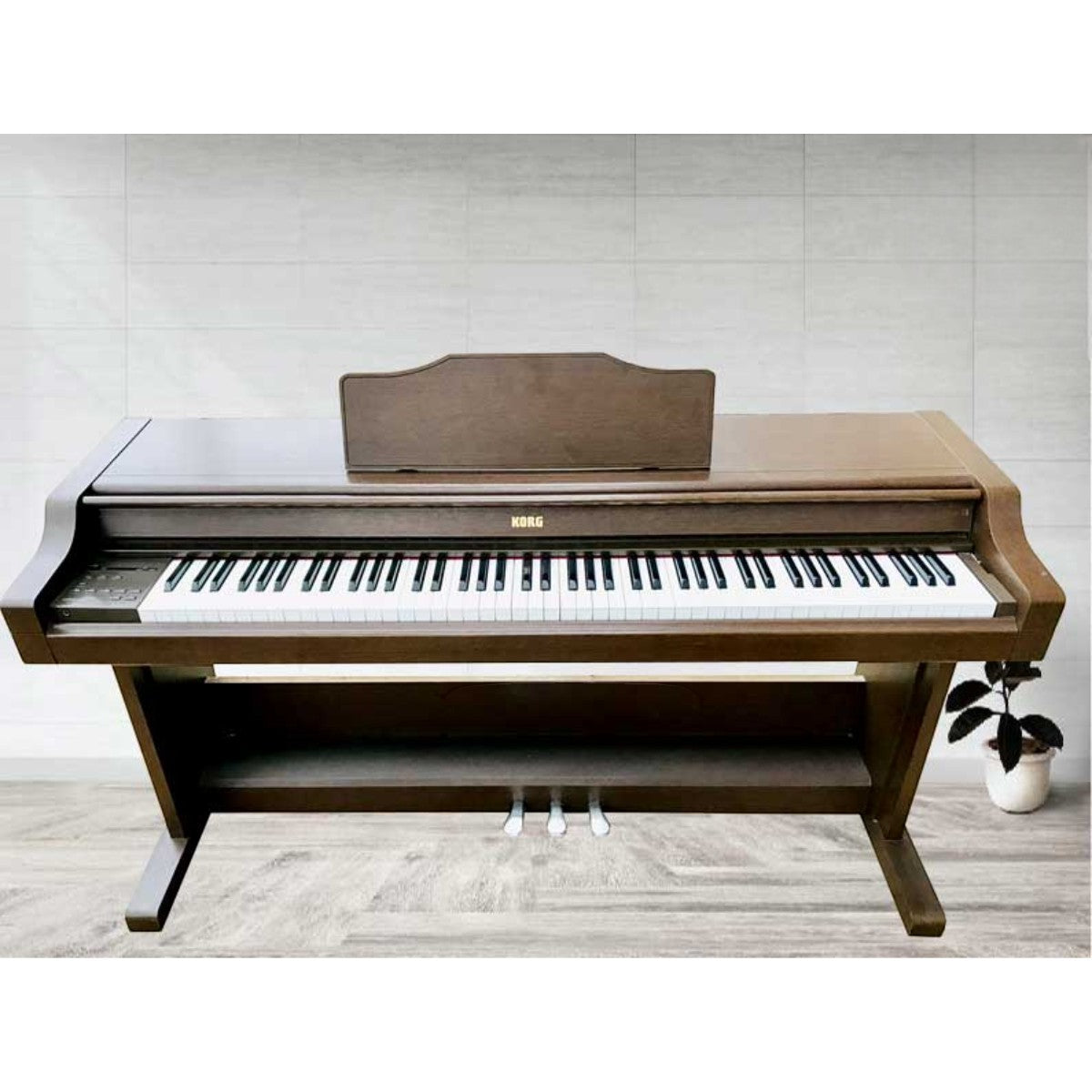 Đàn piano điện TÂN NHẠC CỤ Korg C6000 dáng tủ màu nâu gỗ sang trọng với 88 phím búa tiêu chuẩn
