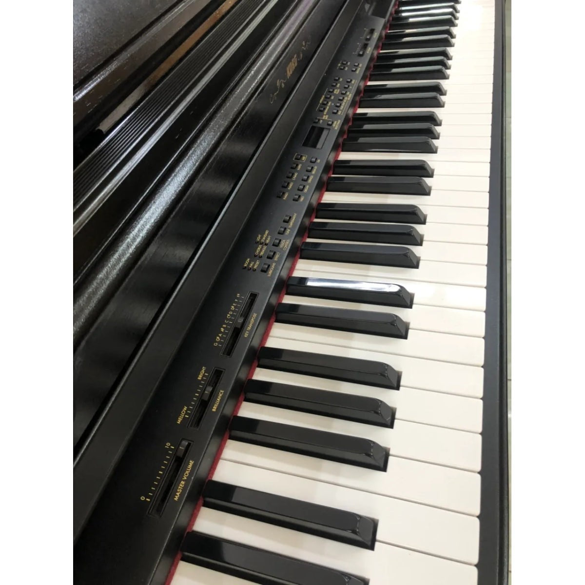 Đàn piano điện Korg C700 màu đen với 88 phím tại TÂN NHẠC CỤ, thiết kế cổ điển cho người mới tập
