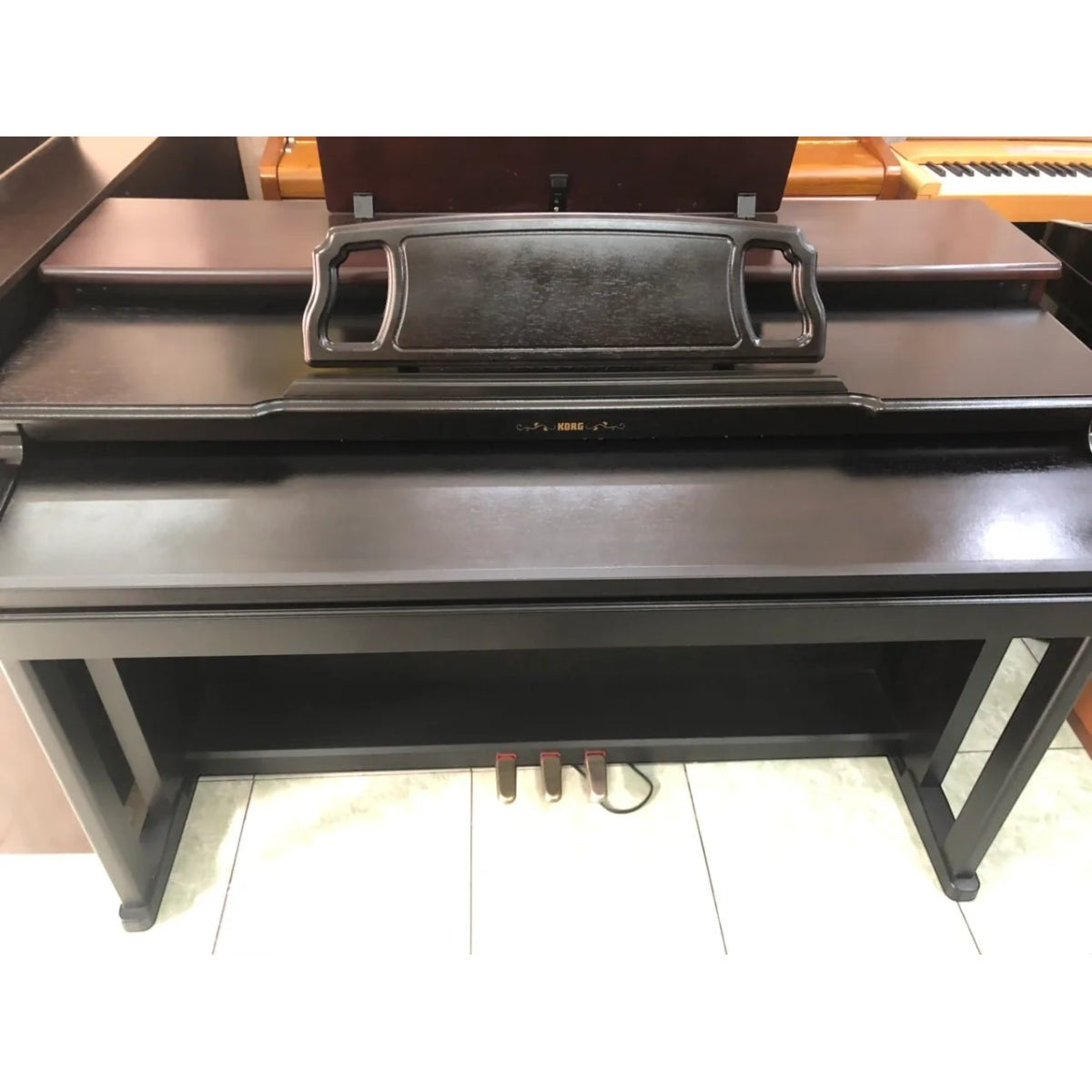 Đàn piano điện Korg C700 màu nâu gỗ sang trọng tại TÂN NHẠC CỤ, thiết kế 88 phím cổ điển cho người mới tập