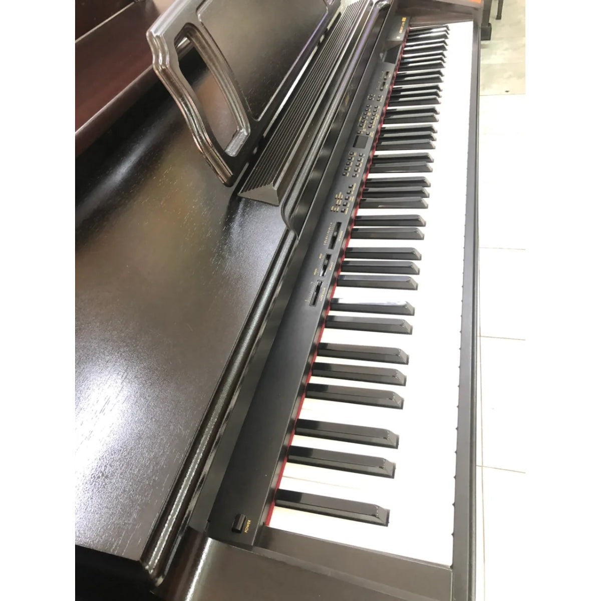 Đàn piano điện Korg C700 màu đen sang trọng với 88 phím tại TÂN NHẠC CỤ, thiết kế cổ điển cho người mới tập