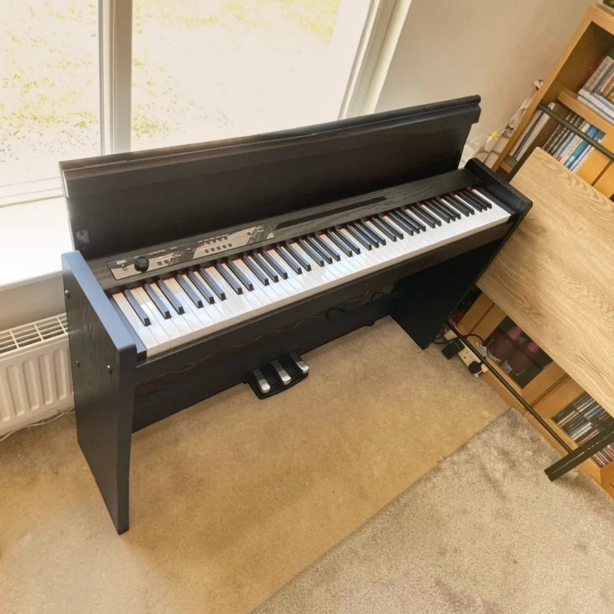 Đàn piano điện Korg LP380 màu đen dáng tủ slim với bàn phím búa RH3 cao cấp tại cửa hàng TÂN NHẠC CỤ