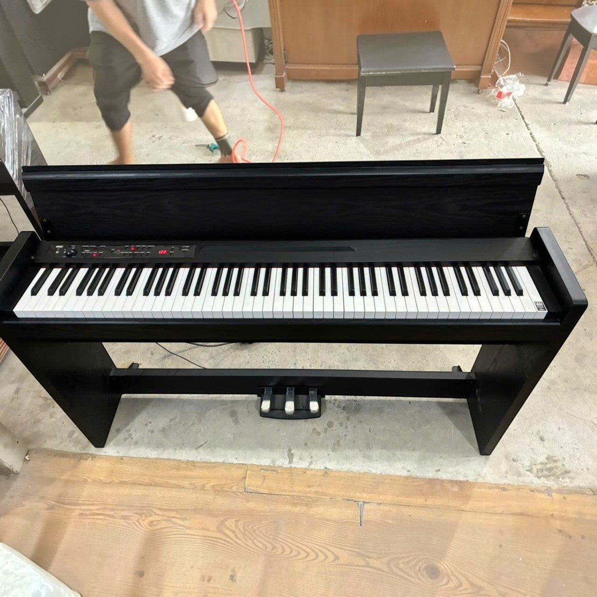 Đàn piano điện Korg LP380 màu đen dáng tủ slim với bàn phím búa RH3 cao cấp tại cửa hàng TÂN NHẠC CỤ
