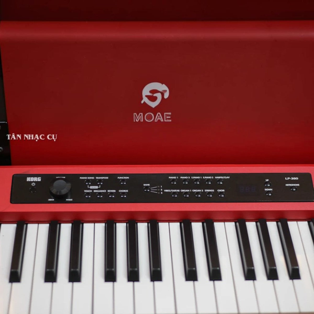 Đàn piano điện Korg LP380 màu đỏ sang trọng với bảng điều khiển phím búa RH3 cao cấp tại cửa hàng TÂN NHẠC CỤ