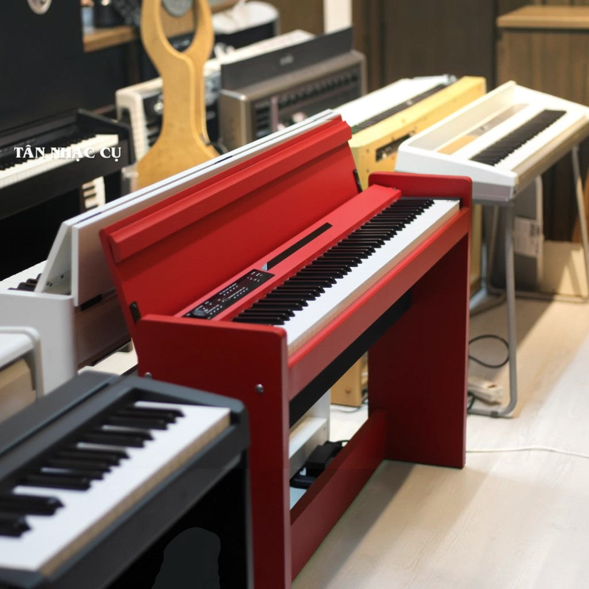 Đàn piano điện Korg LP380 màu đỏ sang trọng với thiết kế dáng tủ mỏng tại showroom TÂN NHẠC CỤ