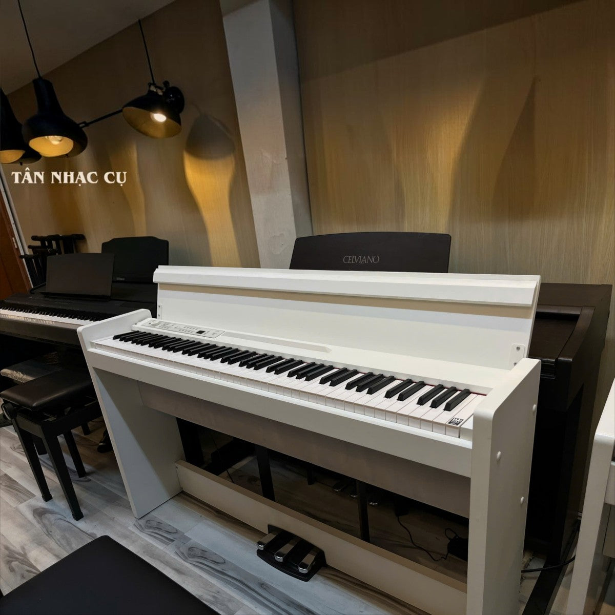 Đàn piano điện Korg LP380 màu trắng thiết kế dáng tủ slim sang trọng tại showroom TÂN NHẠC CỤ