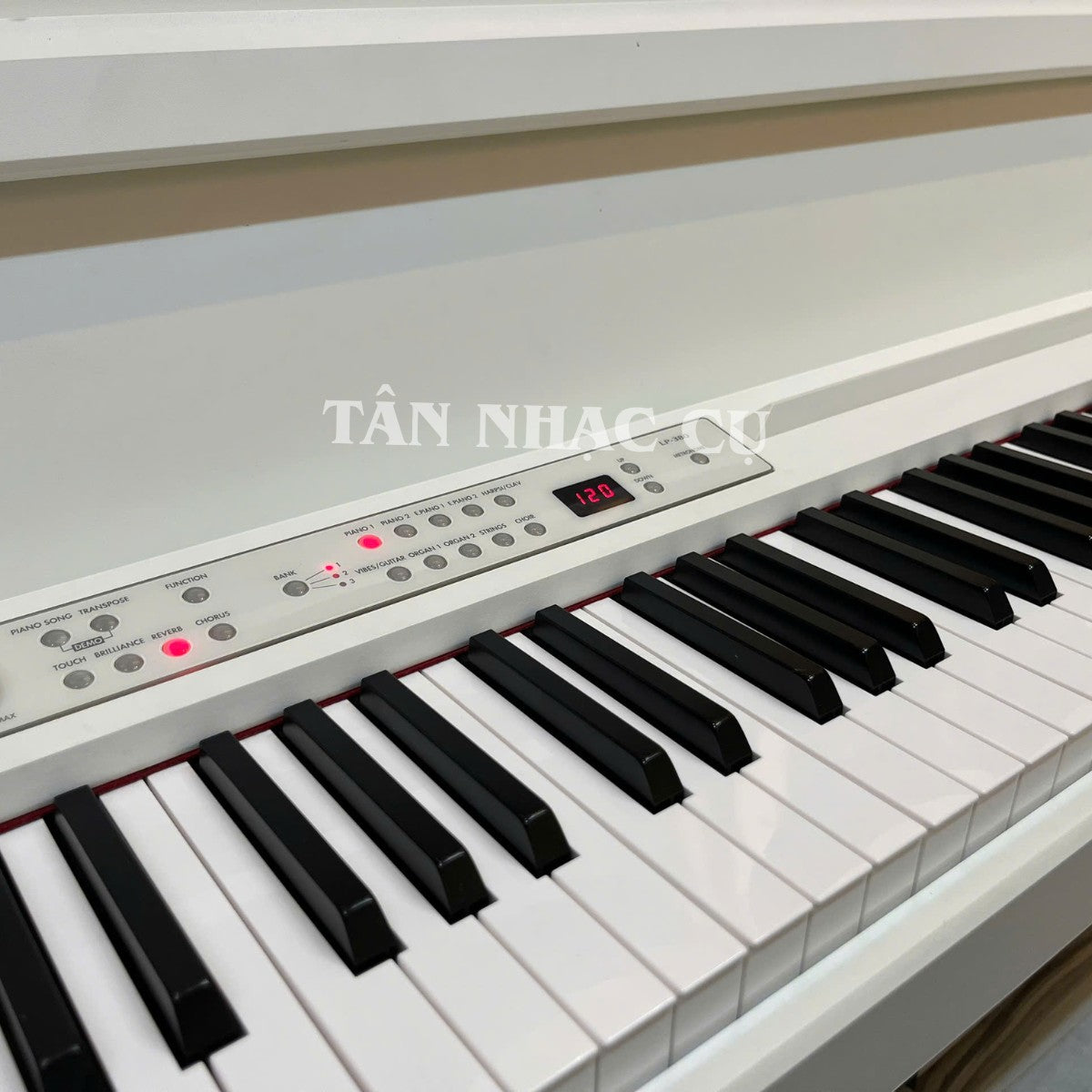 Đàn piano điện TÂN NHẠC CỤ Korg LP380 màu trắng với bảng điều khiển phím búa RH3 cao cấp và màn hình LED hiển thị