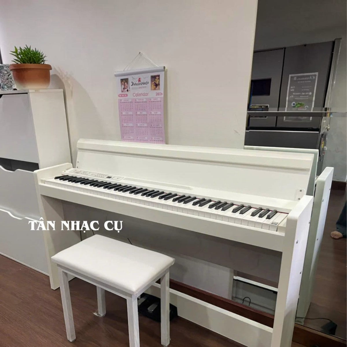 Đàn piano điện Korg LP380 màu trắng sang trọng với thiết kế dáng tủ mỏng tại TÂN NHẠC CỤ