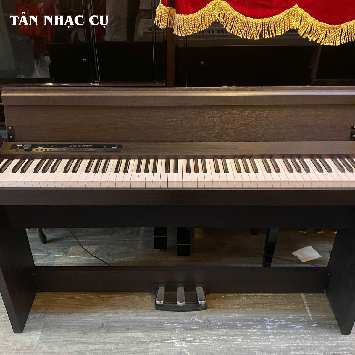 Đàn piano điện Korg LP380 màu vân gỗ sang trọng với bàn phím búa RH3 cao cấp tại cửa hàng TÂN NHẠC CỤ