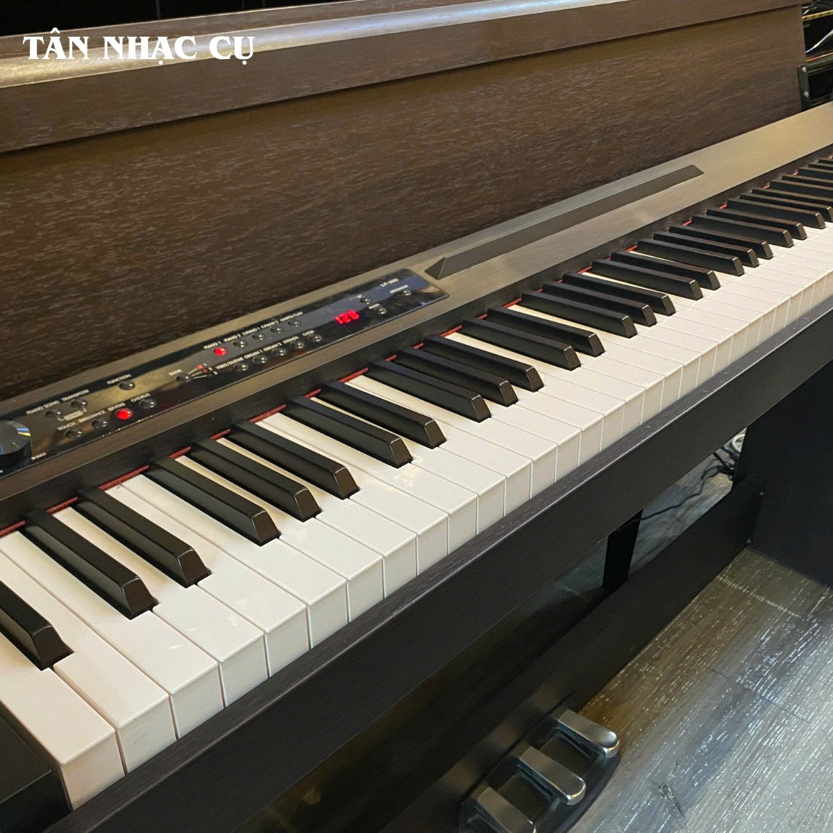 Đàn piano điện Korg LP380 màu đen sang trọng với bàn phím búa RH3 cao cấp tại cửa hàng TÂN NHẠC CỤ