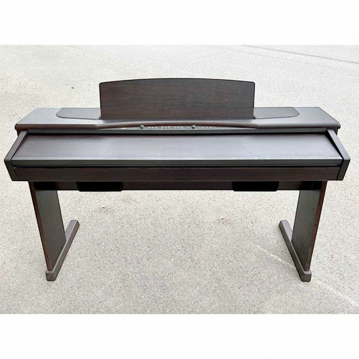 Đàn piano điện Korg NC500 dáng console màu nâu gỗ sang trọng tại TÂN NHẠC CỤ